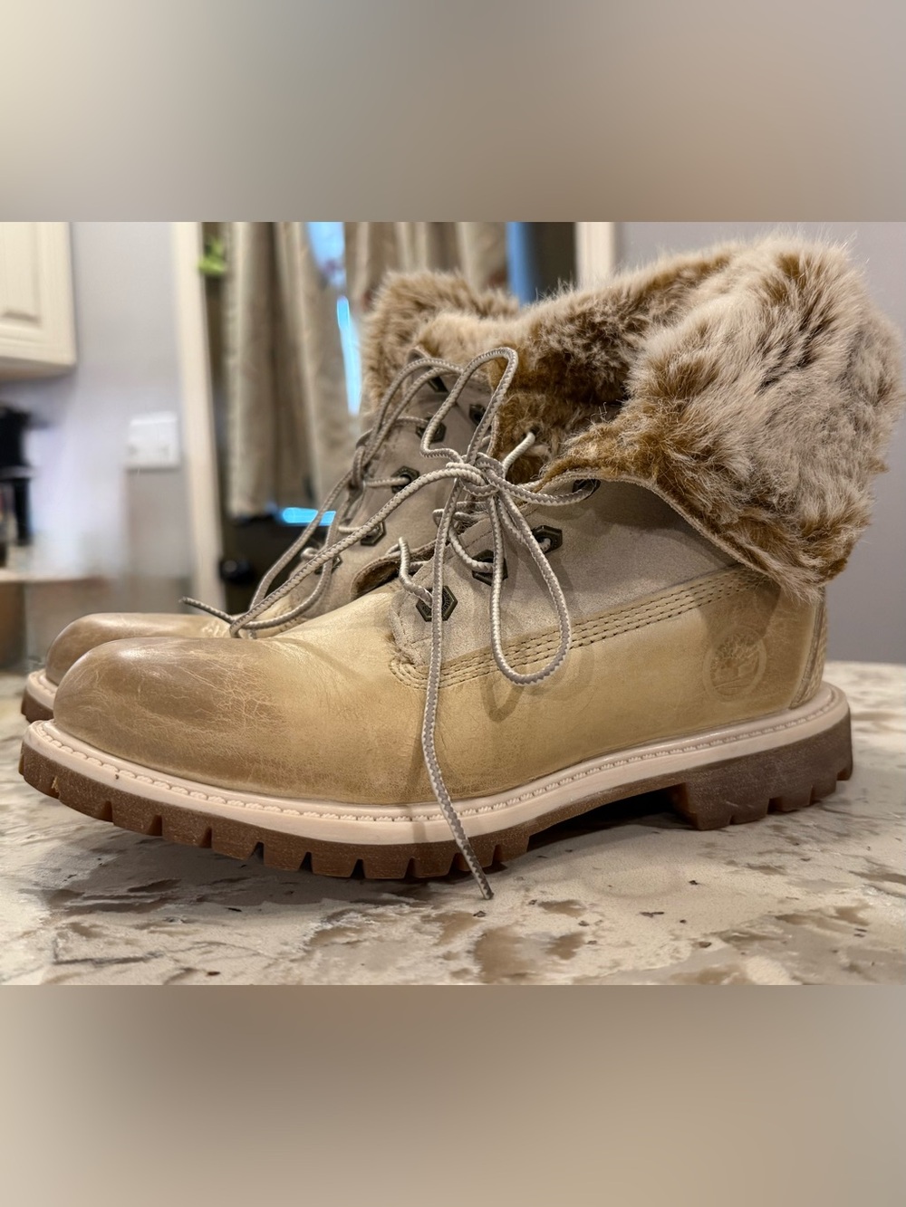 Timberland 6” Faux Fur Fold Down Leather Boots Cream Women’s 7.5